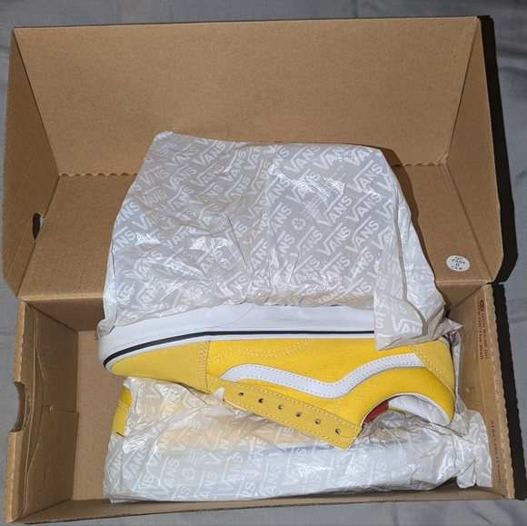 NIB Vans Old Skool Sneakers - Picture 2 of 3
